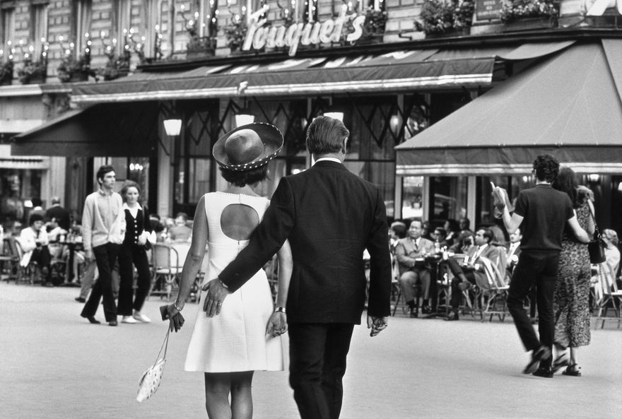 PARIS en 1970 Avenue des Champs-Élysées 1970 Photo Elliott Erwitt