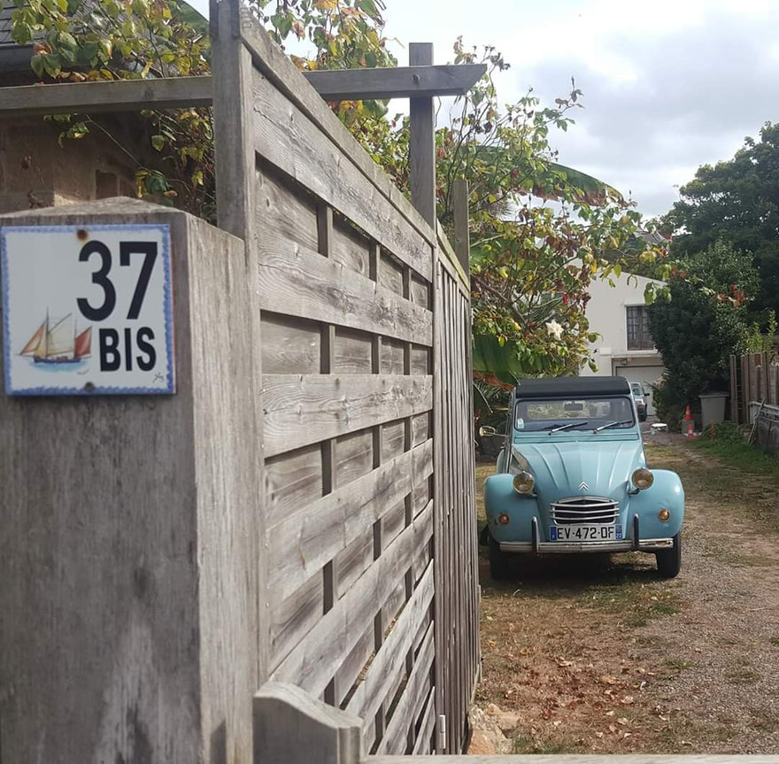 Number 37Bis (37A) with a Classic 2CV Image: Susan Foulgér