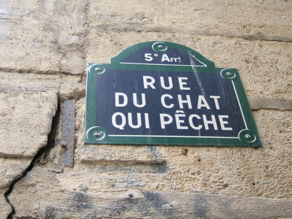 Ghost signage - The Rue du Chat qui Pêche # 2 - Photo credit: Kmlz