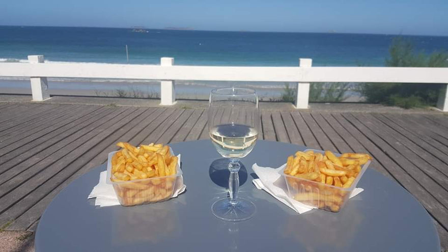 Lunchtime - Plage de Trestrignel Perros Guirec Bretagne France.