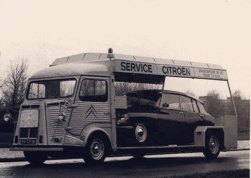 2 x Citroen Vintage image.