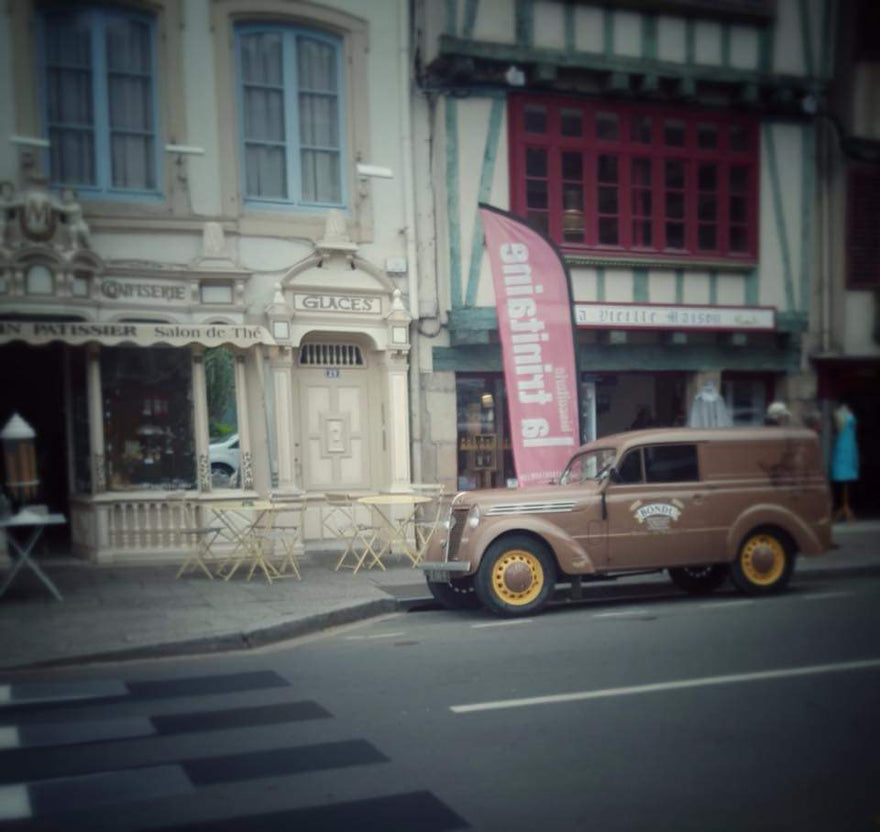 Vintage delivery Van in Morlaix Bretagne. Image: Susan Foulgér.