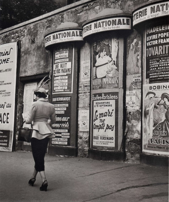 PARIS en 1950 Elegante à Paris - Photo Janine Niepce, vers 1950