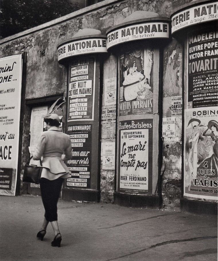 PARIS en 1950 Elegante à Paris - Photo Janine Niepce, vers 1950